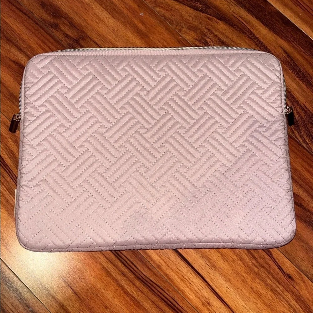 N/A pink macbook